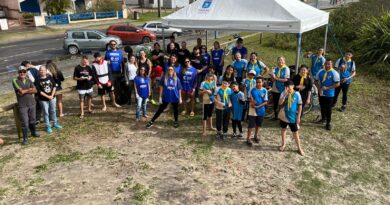 Voluntários concentrados antes da saída para a coleta em Itapema do Norte