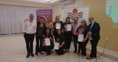 Jeferson Garcia, Vice-prefeito de Itapoá, Izabel Correia, vereadora com as mulheres agricultoras de Itapoá